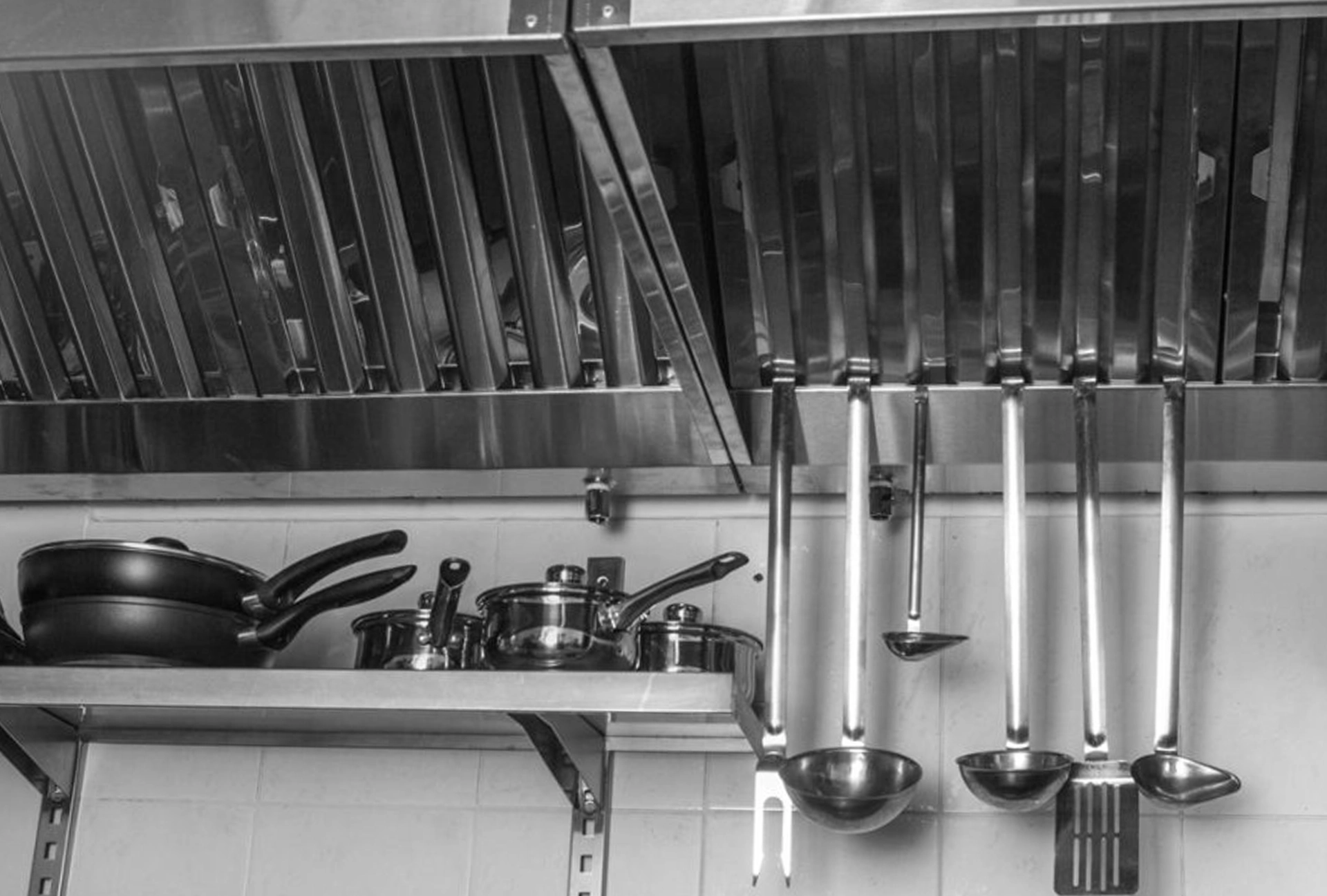 Conduit d'extraction de cuisine professionnelle après nettoyage par PR-Hygiène 17